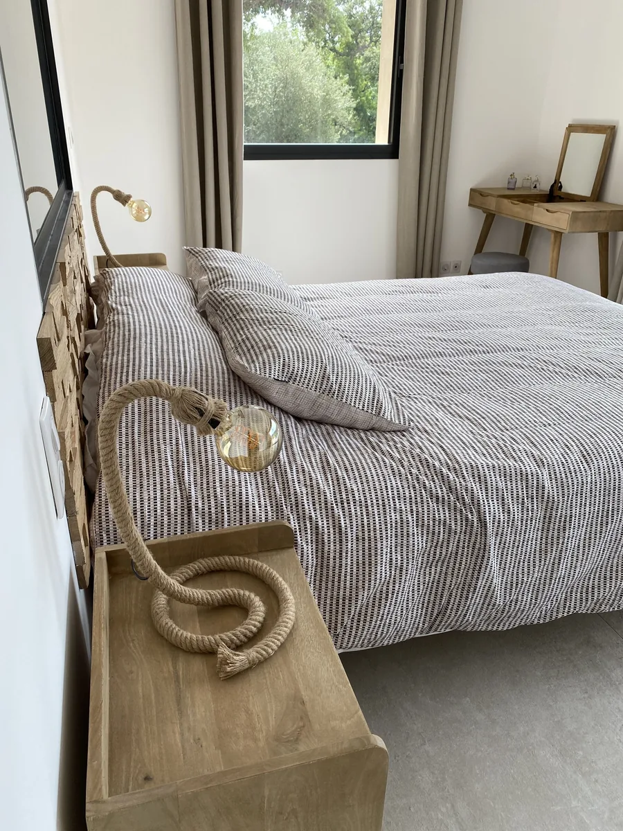 Suite master avec salle de bain privative — Villa Corian