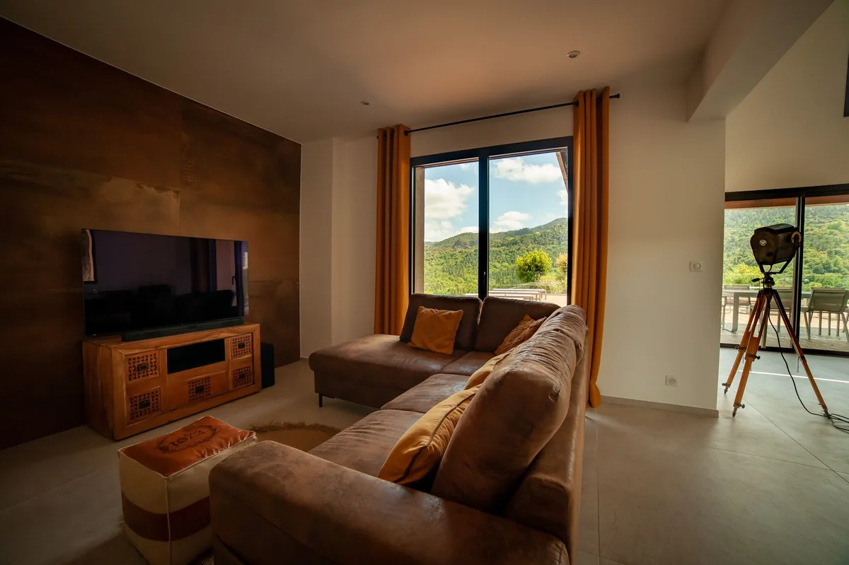 Coin TV et espace multimédia — Villa Corian